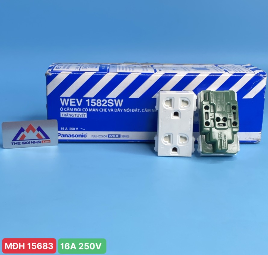 Ổ cắm đôi 3 chấu Panasonic WEV1582SW, dòng Wide, có màng che và dây nối đất, 250VAC - 16A, cắm nhanh, màu trắng tuyết